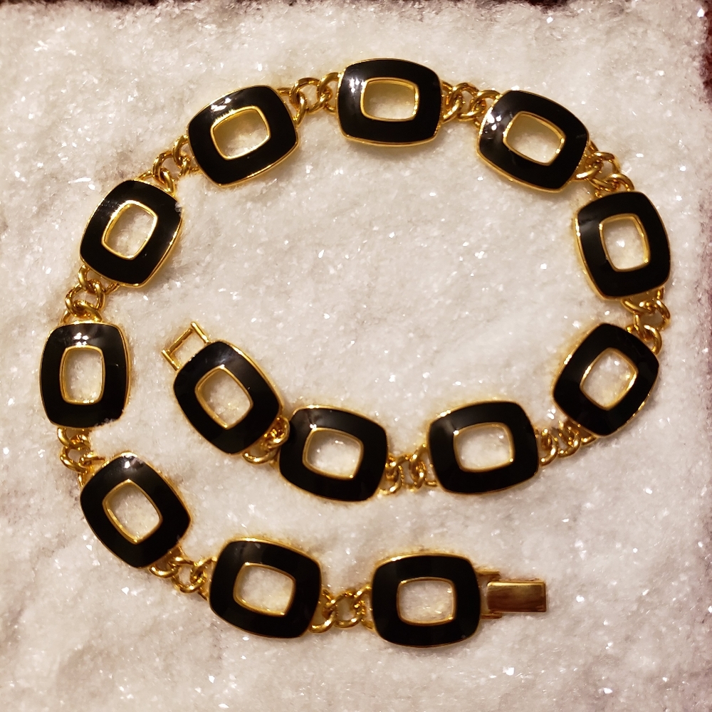 Napier Vintage Black Enamel Gold Tone Necklace!